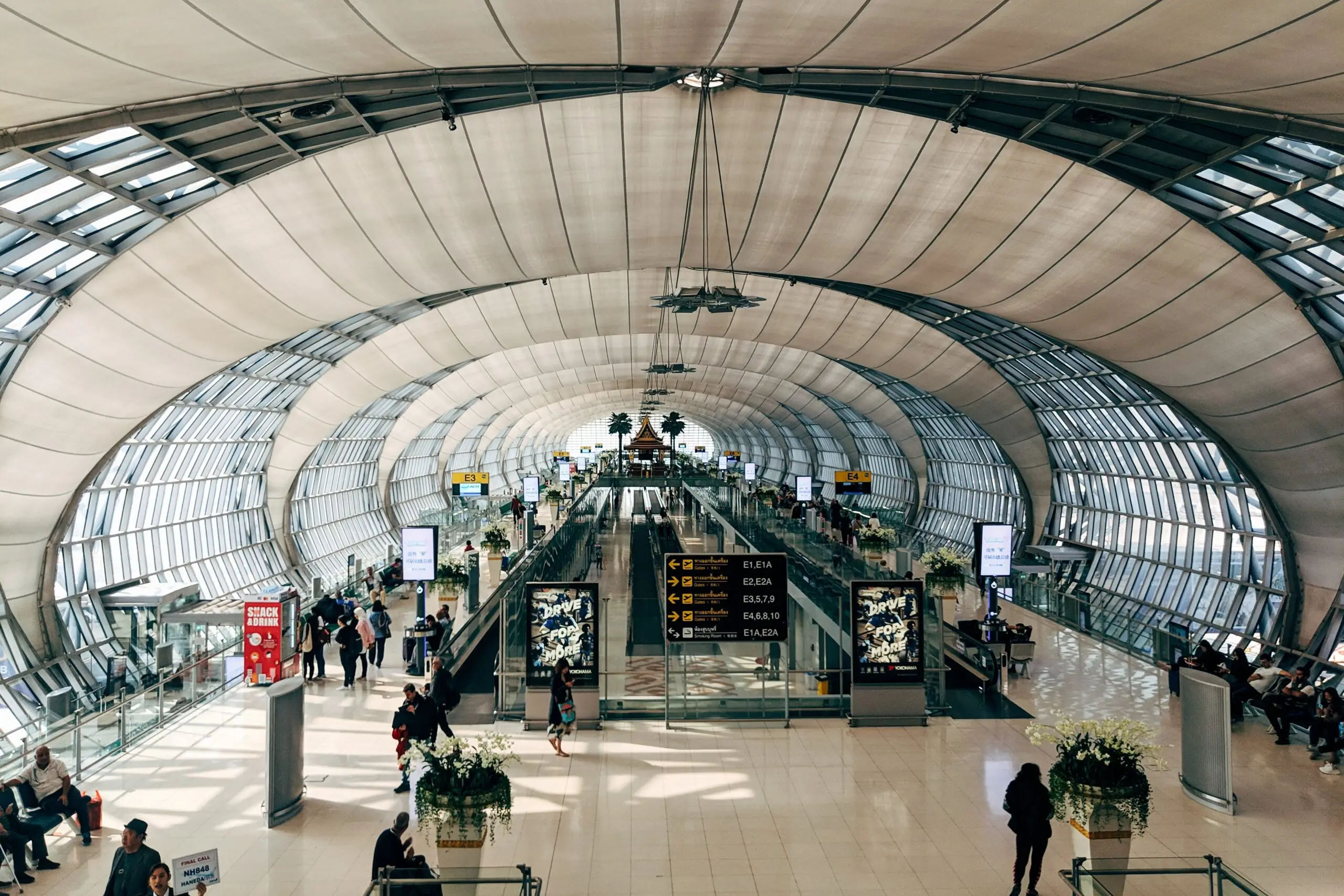 busy-airport-terminal-corridor - Investment opportunities