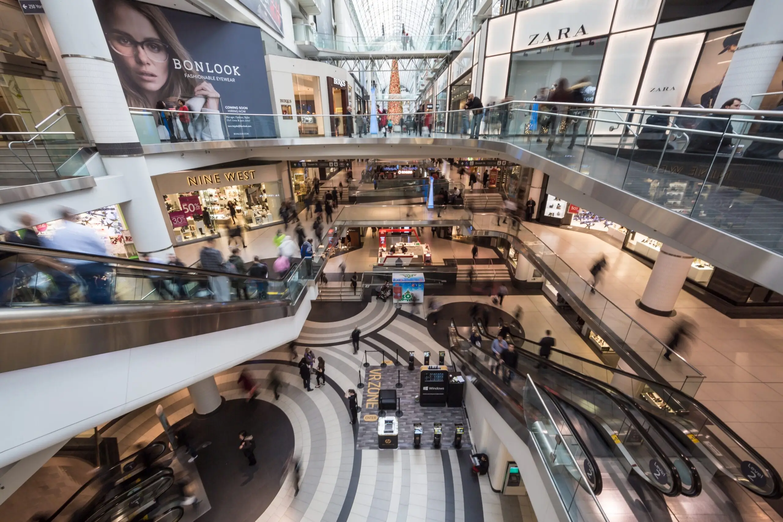 Crowded Mall - Investment opportunities